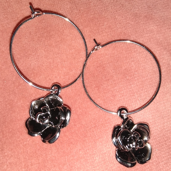 Camellia Rose Flower Hoop Earrings Black Enamel Silver Stainless Steel Hoops New - Picture 4 of 7